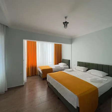Queen Hotel 2*